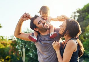 Μήπως μεγαλώσατε με συναισθηματικά ανώριμους γονείς; 6 σημάδια που το αποδεικνύουν