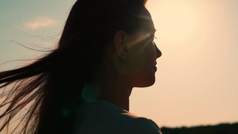 Φεύγετε διακοπές; 5 εύκολα hair looks για να δείχνετε πάντα… στην τρίχα