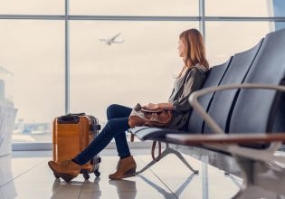 Jet lag: Τα 4 μυστικά για να το αποφύγετε στο επόμενο ταξίδι σας