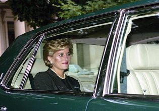 Η πριγκίπισσα Νταϊάνα θα έκλεινε σήμερα τα 63: Το μυστήριο του θανάτου της και η επίσκεψη στην Ελλάδα