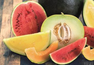 Ακρίβεια: «Φωτιά» οι τιμές στα καλοκαιρινά φρούτα – Δείτε πόσο κοστίζουν