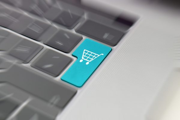 Οι εκπτώσεις συνεχίζονται: Τι αξίζει να αγοράσεις