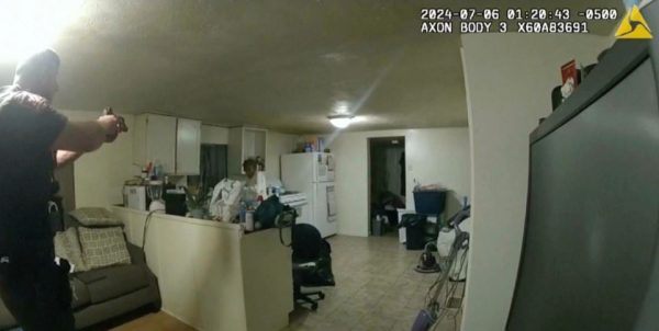 ΗΠΑ: Ο αστυνομικός που σκότωσε τη Σόνια Μάσεϊ στο σπίτι της άλλαξε 6 υπηρεσίες σε 4 χρόνια