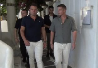Στέφανος Κασσελάκης: Βραδινή έξοδο στη Μύκονο μαζί με τον Τάιλερ Μακμπέθ