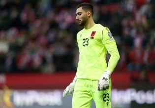 Τα βρήκαν ΑΕΚ – Μπρέντφορντ για τον Στρακόσια