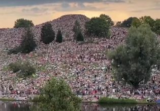 Τέιλορ Σουίφτ: Χιλιάδες θαυμαστές της «κατέλαβαν» έναν λόφο στη Γερμανία για να τα δουν τη συναυλία της