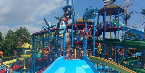 Θεσσαλονίκη: Νεκρή 32χρονη μητέρα που κατέρρευσε σε υδάτινο πάρκο προτού μπει στην πισίνα