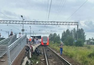 Ρωσία: Τρένο χτυπά αυτοκίνητο σε αφύλακτη διάβαση και σκοτώνει μια οικογένεια