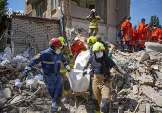 Ουκρανία: Αυξήθηκαν στους 43 οι νεκροί από τις ρωσικές επιθέσεις της Δευτέρας, λέει ο Ζελένσκι