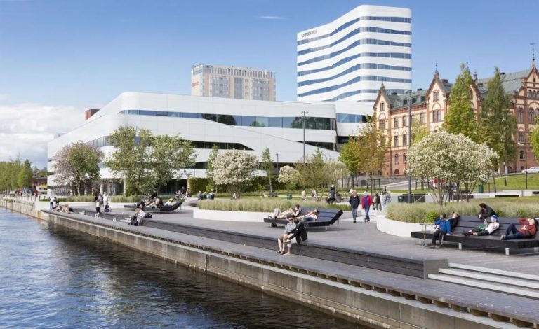 «Coolcation»: Η νέα τουριστική τάση και πώς επηρεάζει την Ελλάδα