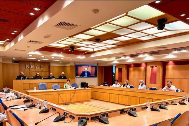 Σύσκεψη στην ΚΕΔΕ για τα προβλήματα στα νησιά, παρουσία του υφυπουργού Ναυτιλίας