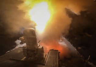 Μέση Ανατολή: Οπλα των Χούθι ισχυρίζονται ότι κατέστρεψαν οι ΗΠΑ στην Ερυθρά Θάλασσα και στην Υεμένη