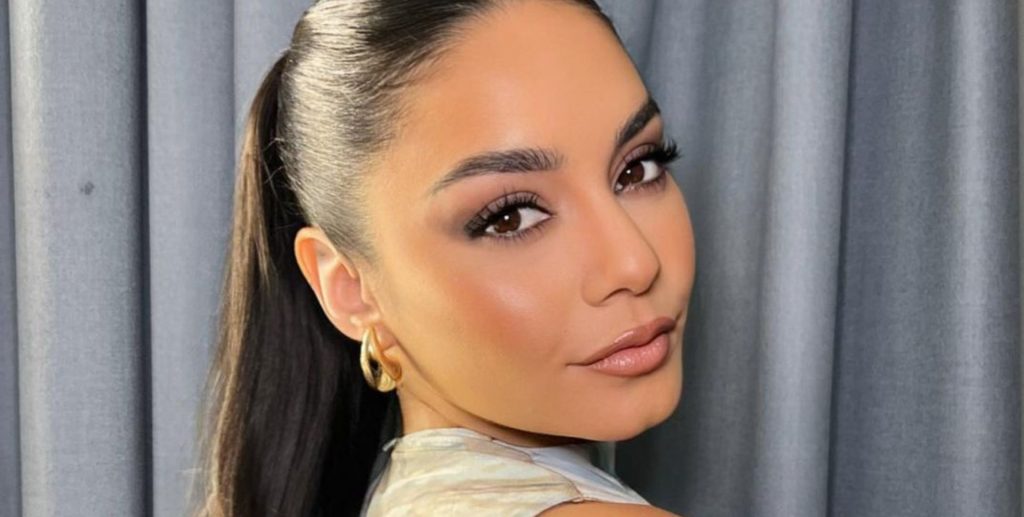 Vanessa Hudgens: Το υπέρλαμπρο μανικιούρ που έκανε και θα δοκιμάσετε κι εσείς στο επόμενο ραντεβού