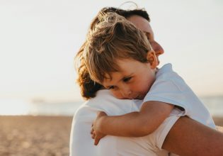 Επίδομα παιδιού: Ανοίγει η πλατφόρμα για νέες αιτήσεις – Πότε πληρώνεται η γ’ δόση