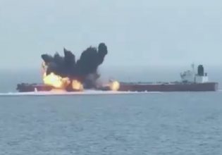 Ερυθρά Θάλασσα: Η στιγμή που πλοίο ελληνικών συμφερόντων δέχεται επίθεση από τους Χούθι