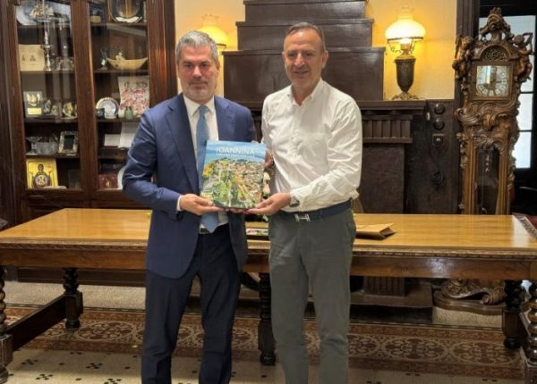 Η διπλωματία των πόλεων φέρνει κοντά τους Δήμους Ιωαννιτών και Αυλώνας