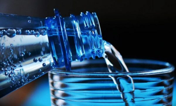 Τουρισμός – Νερό: Οι Αμερικανοί απορούν για την εμπορευματοποίησή του στην Ευρώπη – «Γιατί να το πληρώνω;»