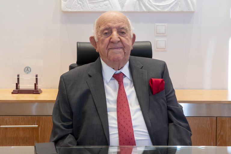 Πέθανε ο ιδρυτής της φαρμακευτικής DEMO Σταύρος Δέμος