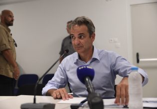 «Πυρ ομαδόν» στον Μητσοτάκη για τη σύσκεψη στην Πεντέλη – Καταγγέλλουν «κυβερνητική φιέστα» στα καμένα