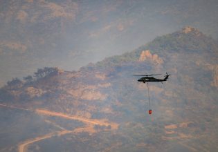 Τουρκία: Συνεχίζεται η μάχη στα πύρινα μέτωπα – Νέα εστία πυρκαγιάς στα Βουρλά της Σμύρνης
