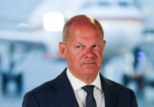 Γερμανία: Ο Σολτς υπερασπίζεται την «δύσκολη απόφαση» για την ανταλλαγή κρατουμένων