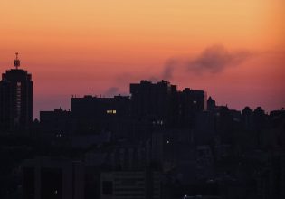 Ουκρανία: Oι Ρώσοι προελαύνουν, άμαχοι εγκαταλείπουν τις εστίες τους