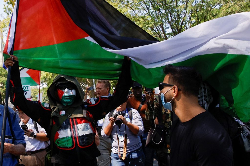 ΗΠΑ: Το Συνέδριο των Δημοκρατικών κατακλύζεται από διαδηλωτές υπέρ των Παλαιστινίων