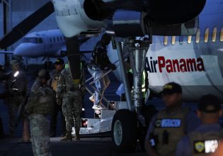 Παναμάς: Απέλασε δεκάδες ανθρώπους στον Ισημερινό – Την πτήση χρηματοδότησαν οι ΗΠΑ για δεύτερη φορά