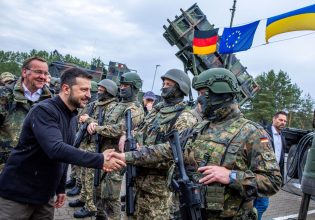 Βολοντίμιρ Ζελένσκι: «Ο πόλεμος επιστρέφει στη Ρωσία, θα μάθει τι σημαίνει αντίποινα» – Διάγγελμα σε δάσος