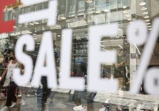 Εκπτώσεις: Τελευταία μέρα σήμερα – Γιατί ήταν υποτονικός ο τζίρος, τι ισχύει για το καλάθι του μαθητή