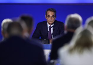 «Στοχευμένες παρεμβάσεις» στη ΔΕΘ από Μητσοτάκη, με ημίμετρα για ακρίβεια και εκτός ατζέντας ΕΣΥ και φωτιές