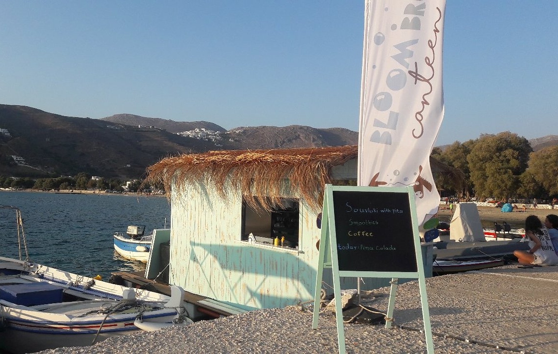 Λίγο κρασί, λίγο θάλασσα και το σουβλάκι μου: Το Bloom Brothers Canteen είναι μια καντίνα μέσα στο νερό