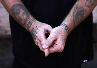 «Πρέπει να το βλέπεις κάθε φορά που πηγαίνεις στο μπάνιο» – Τι λέει ο άνδρας με το «μικρότερο πέος του κόσμου»