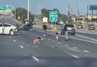 Σοκαριστικό βίντεο: Νήπια βρέθηκαν στη μέση του δρόμου μετά από τροχαίο