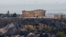 Oι Αθηναίοι απολαμβάνουν τους άδειους δρόμους της πόλης – Δείτε βίντεο από την «στοιχειωμένη» πρωτεύουσα