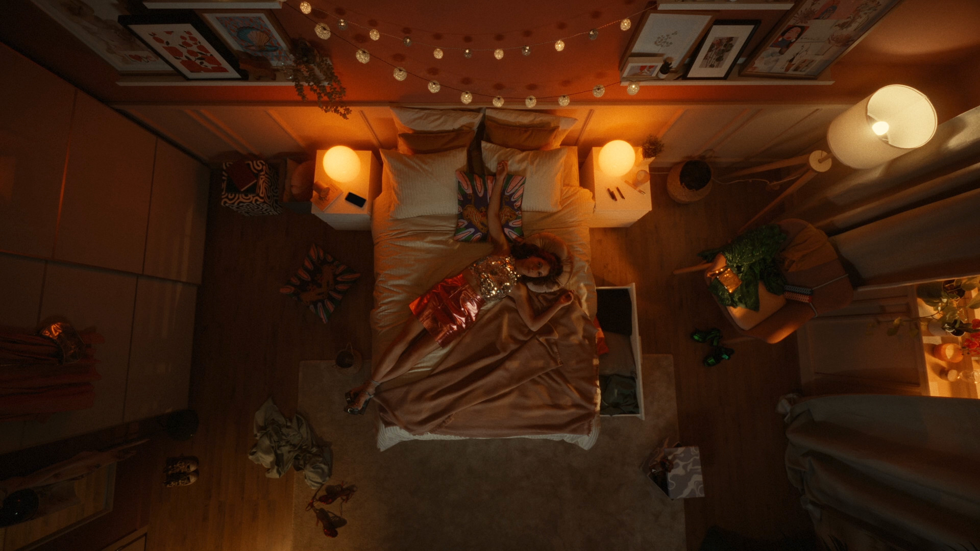 «Ξυπνήστε». ‘Ώρα για ύπνο!»