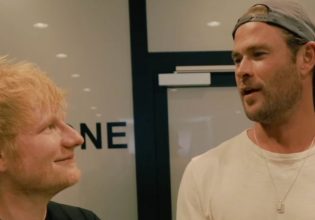 Κιθαρίστας ή ντράμερ: Τα «έσπασε» ο Κρις Χέμσγουορθ παίζοντας ντραμς σε συναυλία στη Ρουμανία