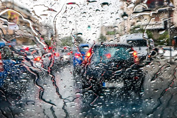 Κακοκαιρία: Ξεκίνησαν οι καταιγίδες στην Αττική – Πώς θα εξελιχθεί το φαινόμενο