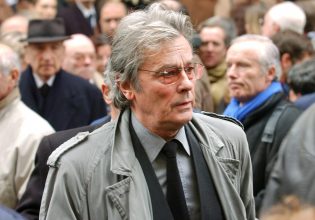 Αγνώριστος ο Αλέν Ντελόν στις τελευταίες φωτογραφίες του