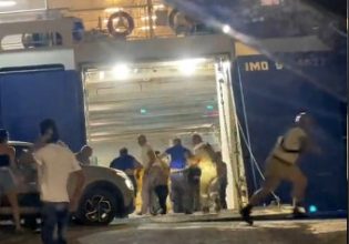 Άνδρος: Συνελήφθη ο καπετάνιος του πλοίου μετά το βίντεο με το αυτοκίνητο να μένει στον αέρα στην προβλήτα