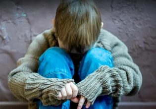 Θεσσαλονίκη: 75χρονος κατηγορείται ότι ασελγούσε σε ανήλικα αδέρφια στην αυλή τους