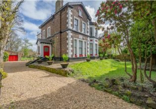 Beatles: Το ακίνητο στο Λίβερπουλ που φιλοξένησε τις πρώτες εμφανίσεις τους γίνεται Airbnb