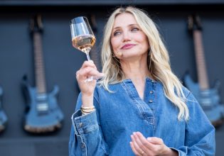 Η Κάμερον Ντίαζ κλείνει σήμερα τα 52 της και μοιράζεται τα πιο πετυχημένα μυστικά ομορφιάς της