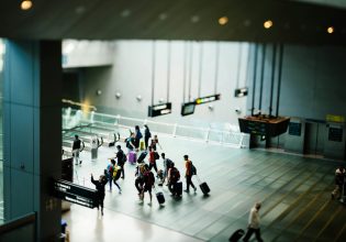 Κομισιόν: Νέοι περιορισμοί από 1η Σεπτεμβρίου για τις αποσκευές στα αεροπλάνα