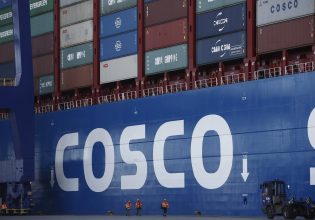 Cosco: Πώς εξελίχθηκε η διακίνηση containers τον Ιούλιο στο λιμάνι του Πειραιά – Το πλήγμα από την κρίση στην Ερυθρά