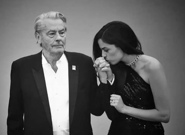 «Δεν θα μπορούσα να ζήσω χωρίς εσένα»: Το συγκινητικό «αντίο» της Ανούσκα Ντελόν στον πατέρα της