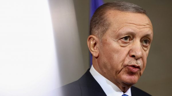 «Δαγκώνουν» το τουρκικό χρηματιστήριο τα υψηλά επιτόκια – Το δίλημμα Ερντογάν