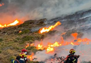 Φωτιά στους Φούρνους: Ολονύχτια μάχη με τις φλόγες – Σε εξέλιξη η πυρκαγιά