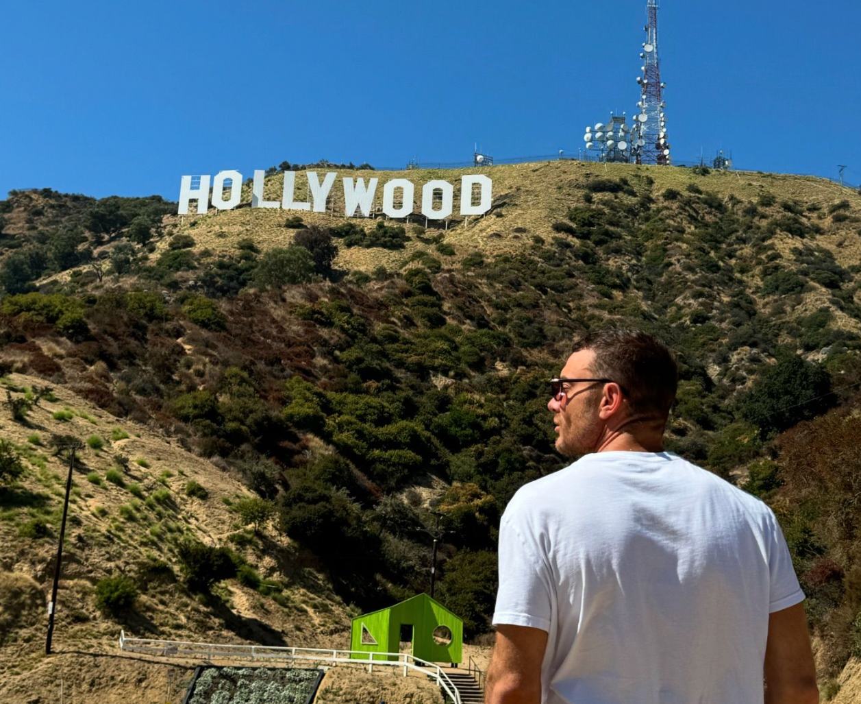 Δημήτρης Γιαννέτος: Ο Έλληνας hair stylist που χτενίζει τους Μπραντ Πιτ, Τζορτζ Κλούνεϊ και τις Καρντάσιαν