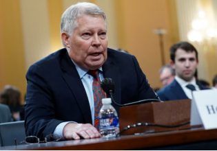 Εκλογές ΗΠΑ: Εξέχων Ρεπουμπλικάνος στηρίζει τη Χάρις – «Ο Τραμπ απειλεί τη Δημοκρατία»